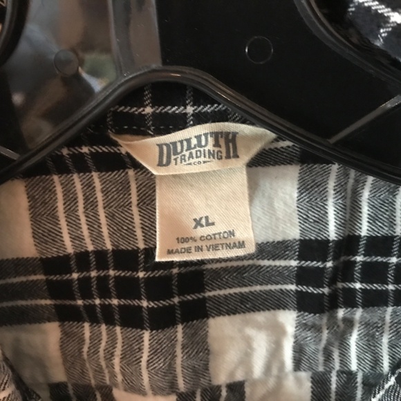 DULUTH TRADING COMPANY WOMEN’S FREE SWIGNIN’ XL FLANNEL BUTTON UP SHIRT - Picture 3 of 3